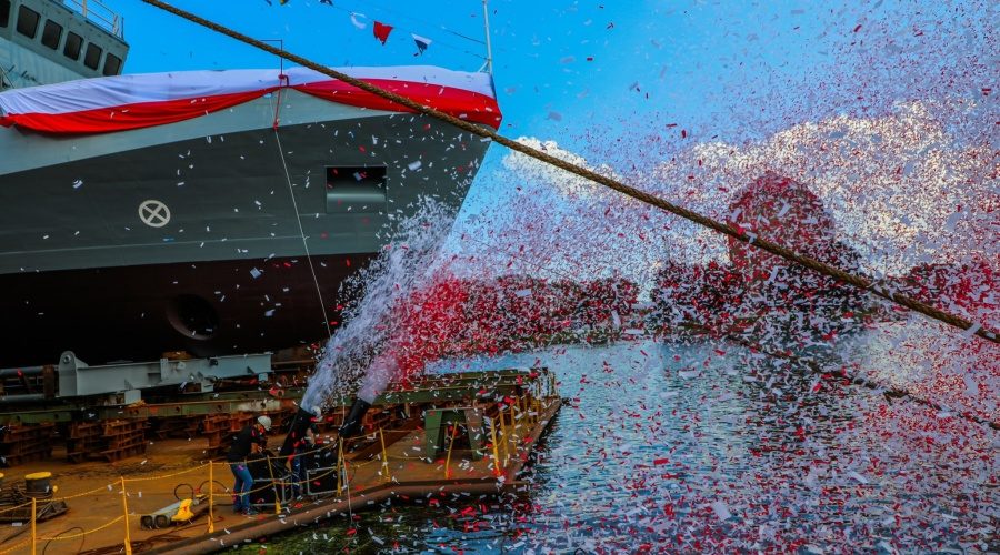 Wodowanie i chrzest przyszłego ORP Jaskółka