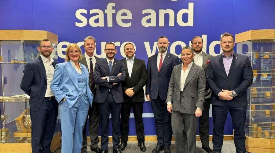 Cięcie blach pod trzecią fregatę Type 31 – HMS Formidable / Portal Stoczniowy