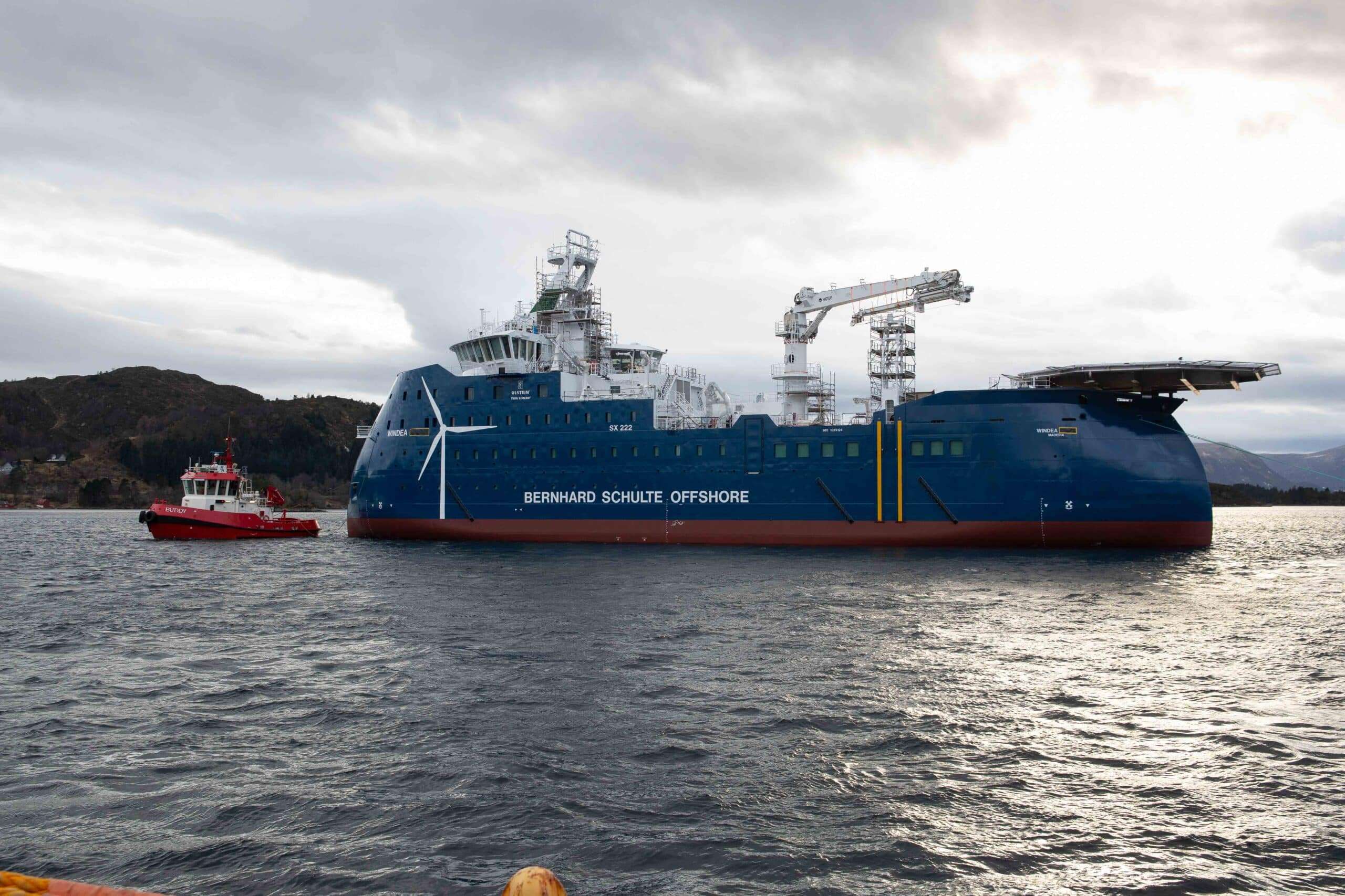Wodowanie jednostki offshore typu CSOV Yno 320 / Portal Stoczniowy