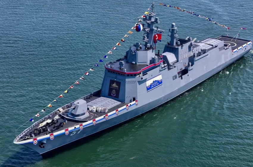 Szeregi północnokoreańskiej floty wojennej zasilił nowy niszczyciel Choe Hyon / Portal Stoczniowy