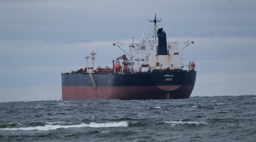 Estońska marynarka zatrzymuje tankowiec „floty cieni” / Portal Stoczniowy