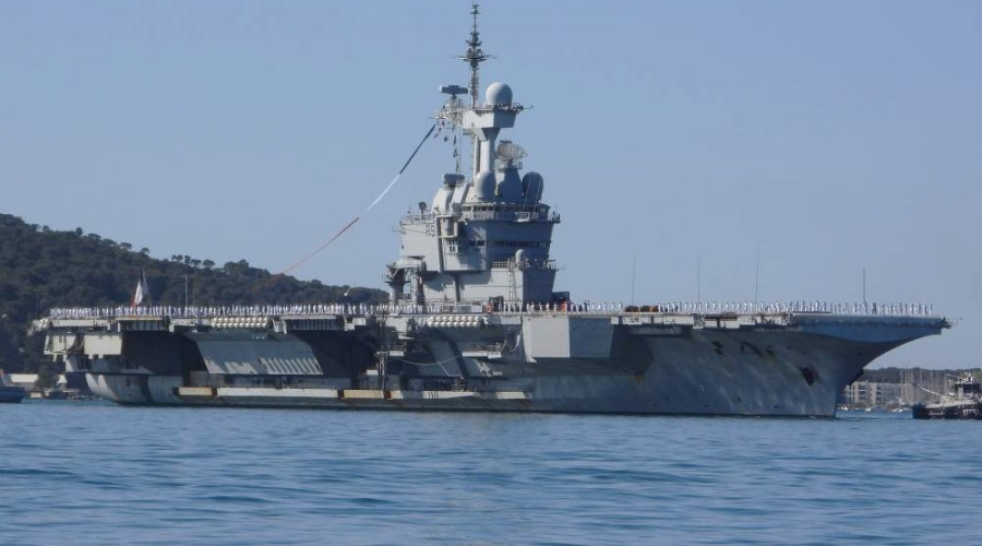 Lotniskowiec Charles de Gaulle zakończył misję CLEMENCEAU 25 / Portal Stoczniowy
