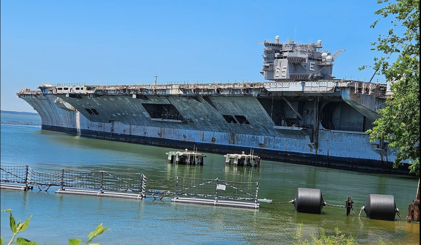 Koniec epoki atomowej legendy. USS Enterprise (CVN-65) idzie na żyletki / Portal Stoczniowy