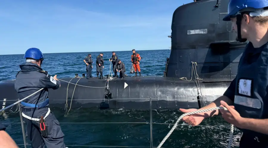 Fika na peryskopowej. Sojusznicza pomoc, czy coś więcej? / Portal Stoczniowy