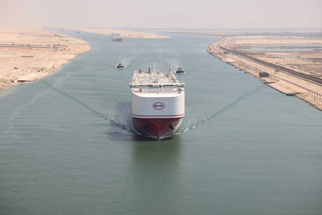 Dziewiczy rejs samochodowca BYD XI’AN przez Kanał Sueski / Portal Stoczniowy