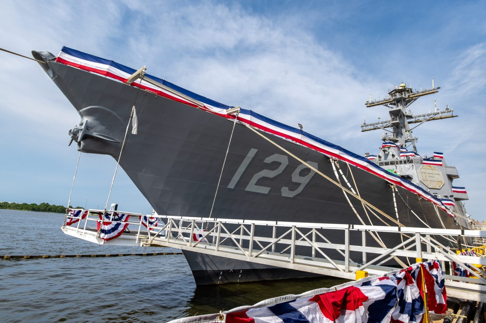 Chrzest przyszłego USS Jeremiah Denton (DDG 129) w stoczni HII / Portal Stoczniowy