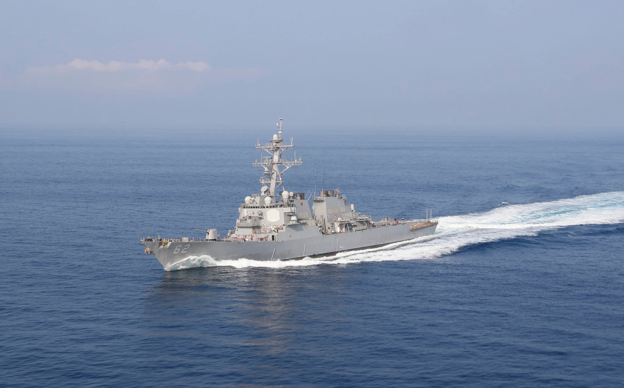 Incydent w Zatoce Omańskiej – irański śmigłowiec nad USS Fitzgerald / Portal Stoczniowy