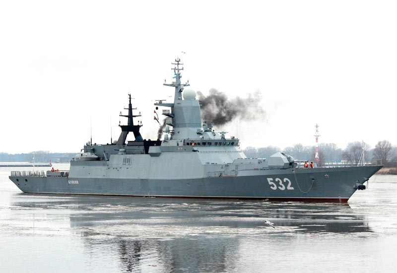 Rosyjskie okręty wojenne eskortują tankowce z "floty cieni" / Portal Stoczniowy