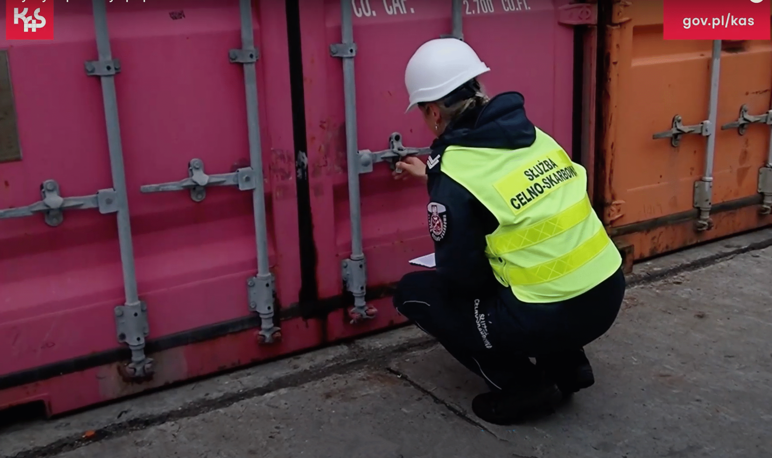 Kontrabanda z Azji w Porcie Gdynia – udaremniono przemyt papierosów / Portal Stoczniowy