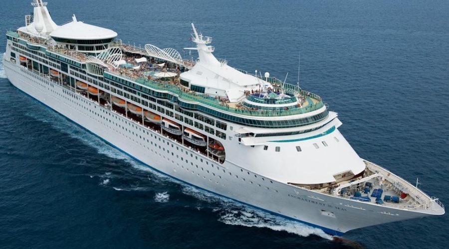 Wycieczkowiec Enchantment of the Seas ratuje rozbitków na Karaibach / Portal Stoczniowy
