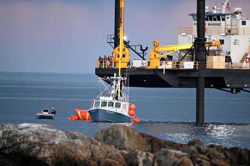 Zakończono akcję podniesienia z dna holownika w Perkins Cove / Portal Stoczniowy