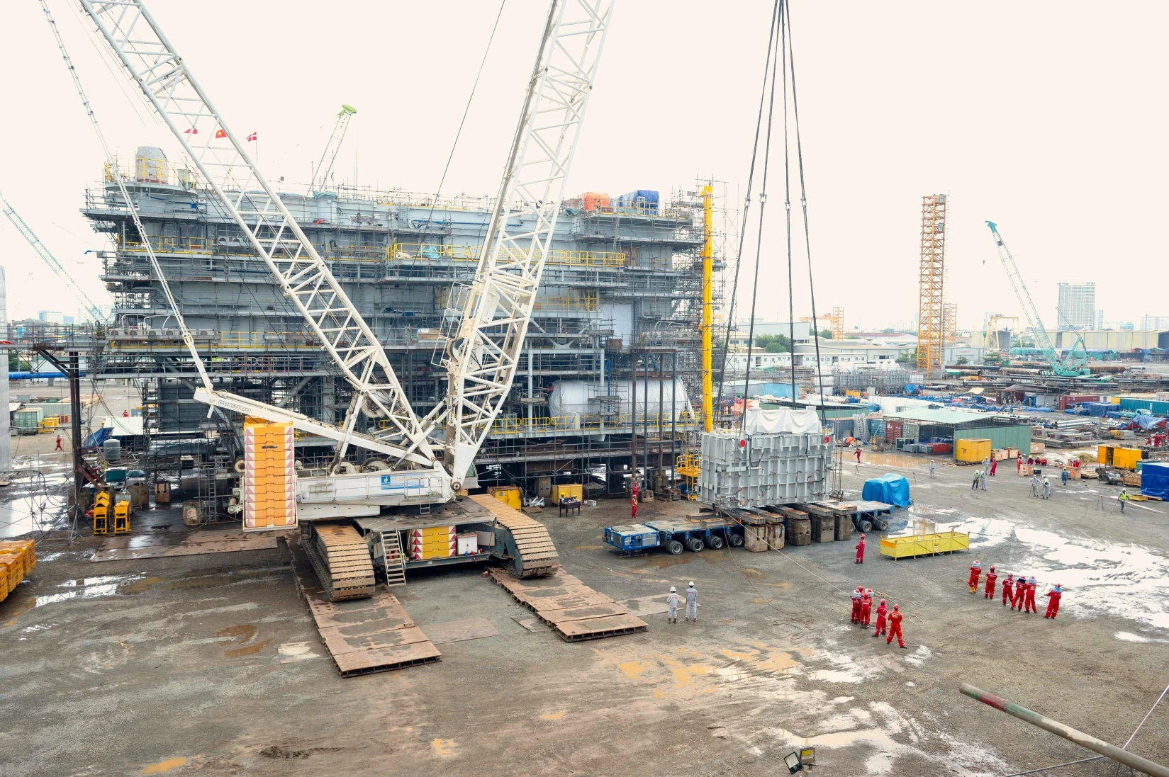 Pierwszy transformator dla morskiej stacji Baltica 2 zamontowany / Portal Stoczniowy